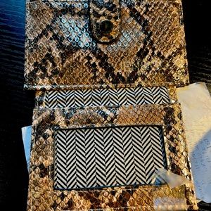 Very classy mini wallet